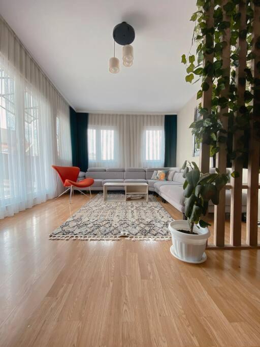 Siera'S Penthouse Apartment พริสตีนา ภายนอก รูปภาพ