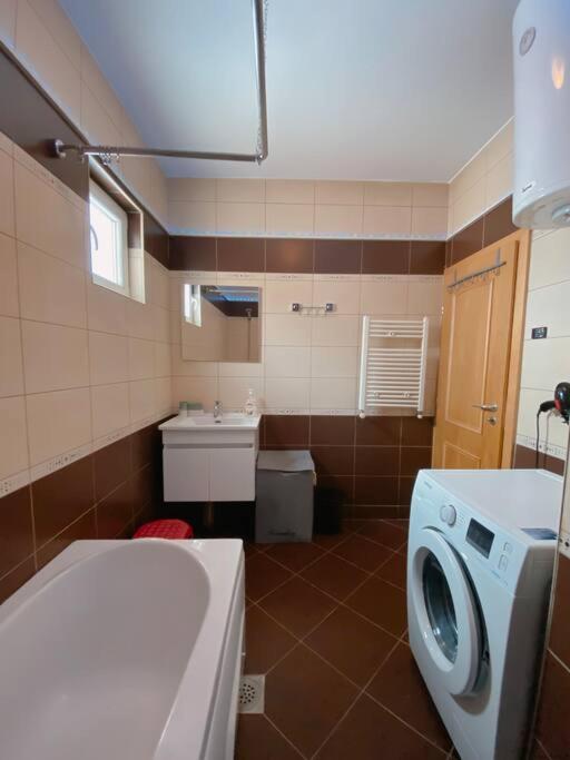 Siera'S Penthouse Apartment พริสตีนา ภายนอก รูปภาพ